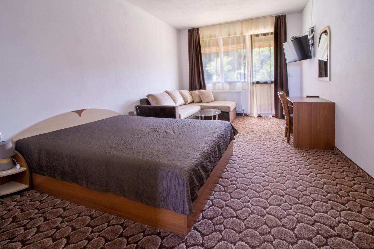 Family Hotel Panorama Cziflik Zewnętrze zdjęcie